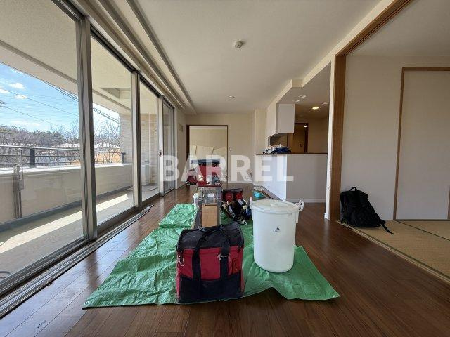 パークホームズ千里佐竹台の居間・リビング