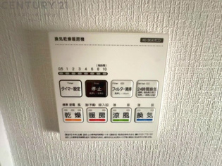 暖房機能があるため、冬場でも温かい浴室で入浴でき、乾燥機能があるため、水気を素早く取り除けます。また、換気機能があるため、湿気を素早く排出してカビや雑菌の発生を防ぐことができます。