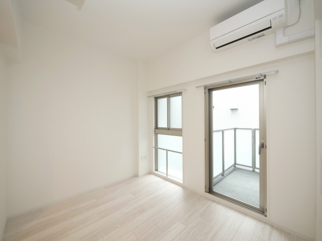 セレニテフラン新大阪の居間・リビング