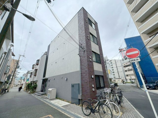 ヒルズ十三東の外観