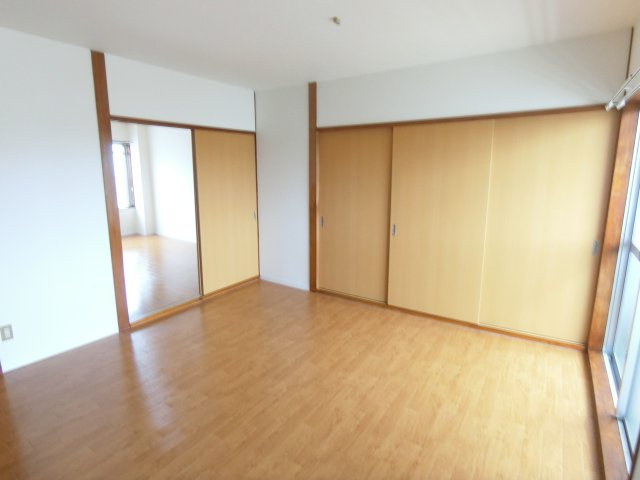 恵三コーポの洋室