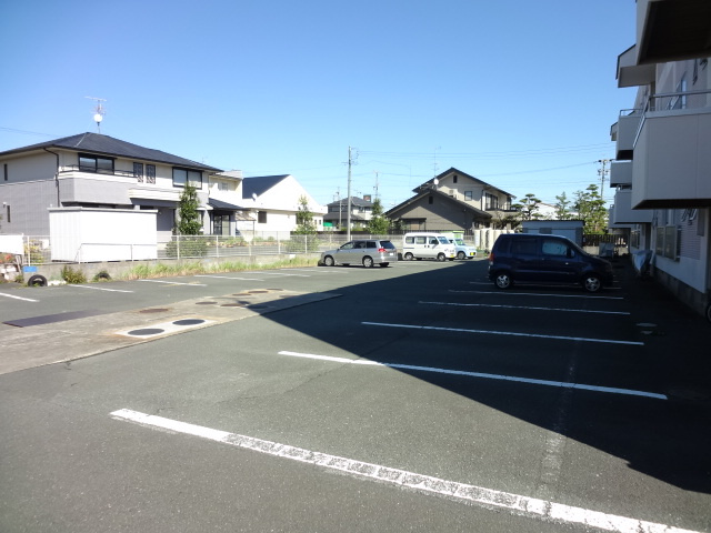 恵三コーポの駐車場|カースペースがあります