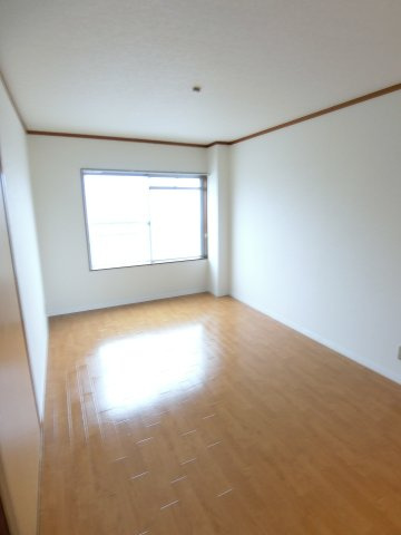 恵三コーポの洋室