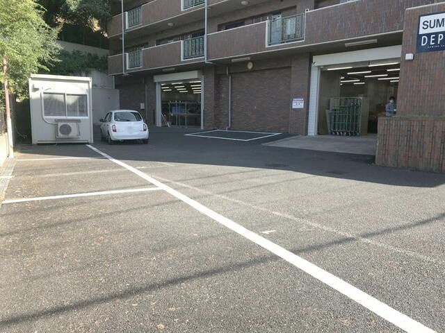 エヌケイパレスの駐車場