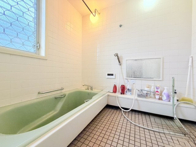 石岡市旭台中古住宅の浴室