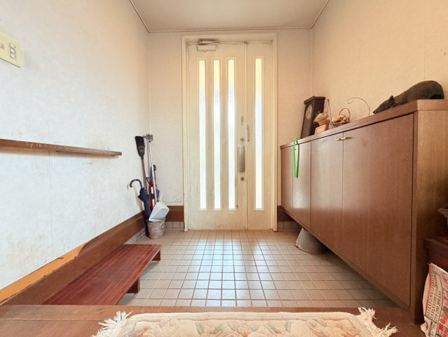 石岡市旭台中古住宅の玄関
