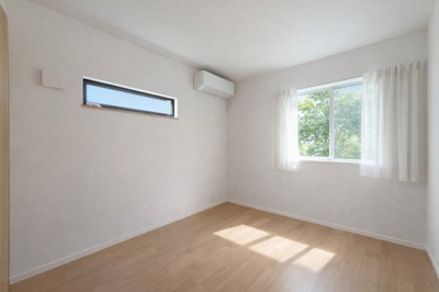 【洋室】 | ◆◇緑区長津田町　中古戸建◇◆ | ◆子どものスタディ空間として、あるいは書斎やホビールームとして生活スタイルに合わせて使えるプライベートルーム。居心地のいい落ち着いたインテリアが似合います。