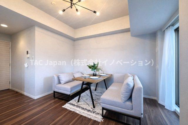 グラントレゾール西日暮里の居間・リビング|住まう人の感性に寄り添い、美しさと機能性が調和した寛ぎの空間です。日々の疲れを癒し、心からリラックスできる場所として、暮らしに豊かさと安心感をもたらします。