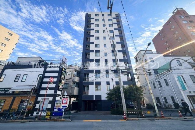 グラントレゾール西日暮里の外観|周囲の景観と調和する、落ち着きある洗練デザイン。日常の風景にさりげない美しさを添える、ちょうどよい存在感です。