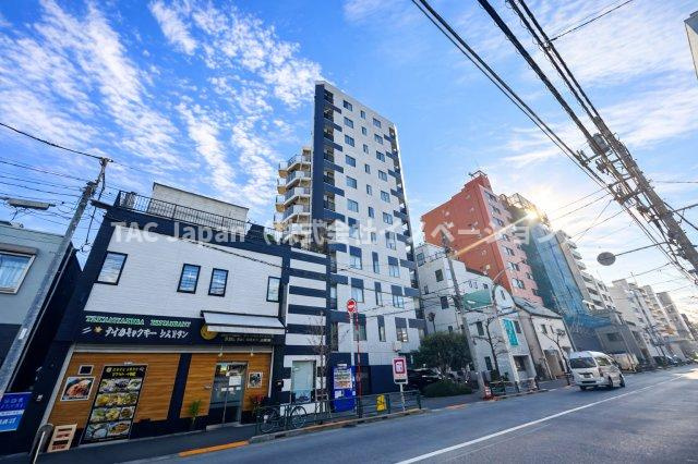 グラントレゾール西日暮里の外観|ただいま、と家に帰るたびに心がほっと安らぐ、美しく誇らしい外観デザイン。温かみと上質さが絶妙に調和し、家族を迎える誇り高い表情を見せます。街並みにも映える佇まいは、安心感と豊かさをもたらしてくれます。