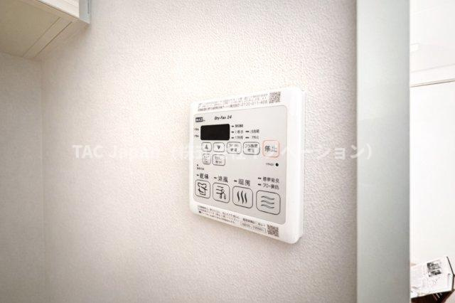 グラントレゾール西日暮里の冷暖房・空調設備|雨の日や花粉の季節も、浴室が頼れる乾燥スペースに早変わり。さらに暖房機能付きで、冬場のヒートショック対策にも配慮。清潔さと快適さを両立する、うれしい設備です。