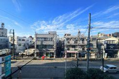 グラントレゾール西日暮里の展望|窓越しに広がる風景が、暮らしのリズムに優しく寄り添います。空の移ろい、そよぐ風、遠くの街灯りが日常に静かな豊かさと安らぎをもたらしてくれます。