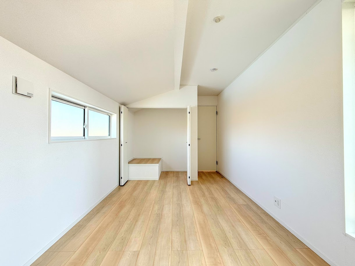 戸塚区深谷町　新築戸建て　第1の洋室|◆気持ちの良い風が室内へ入り込む居室。家具を配置しても広々ご利用いただけます！！
