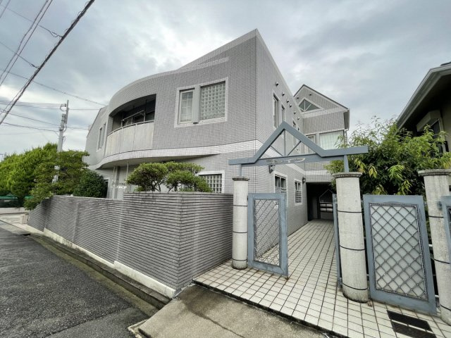 ファイブ西岡本の外観