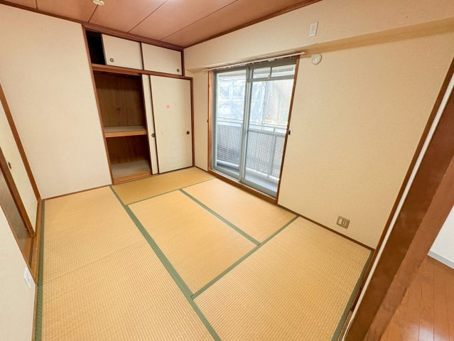 ファイブ西岡本の和室