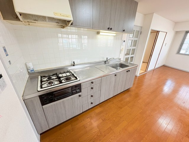 ファイブ西岡本のキッチン