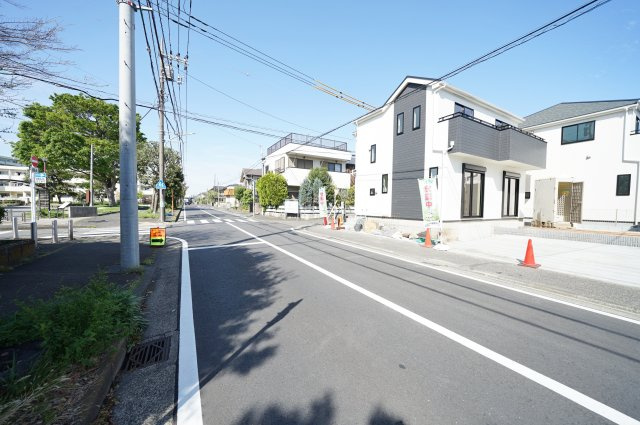 【横浜市瀬谷区南台1丁目17-6全2棟新築戸建て】★仲介手数料無料★（南瀬谷小学校・南瀬谷中学校）の前面道路含む現地写真