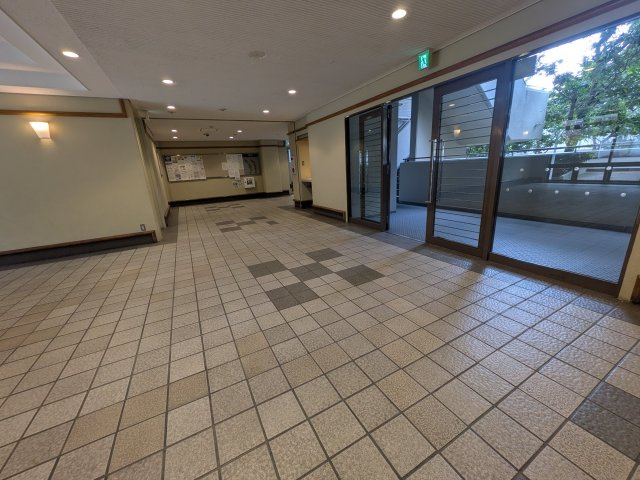 RICウエストコート4番街東棟2番館のロビー