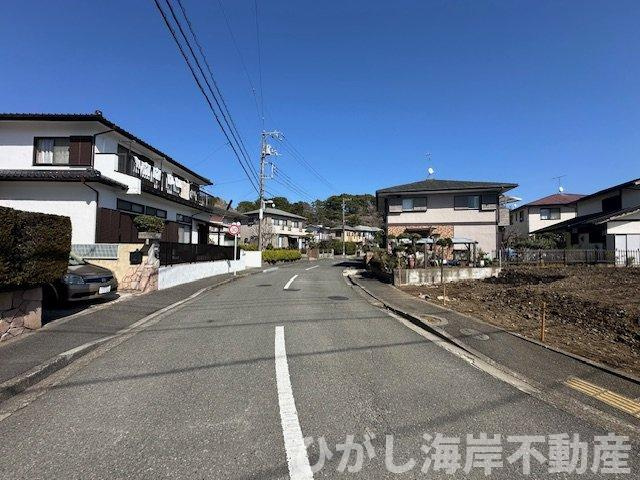 茅ケ崎市松風台　新築戸建　全２棟の前面道路含む現地写真|3月5日撮影　建築前　現地外観