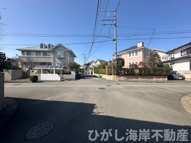 茅ケ崎市松風台　新築戸建　全２棟の前面道路含む現地写真|3月5日撮影　建築前　現地外観