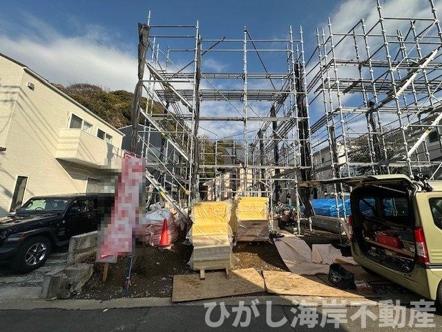 藤沢市片瀬２丁目　新築戸建　全２棟の外観|2月12日撮影　建築中　現地外観