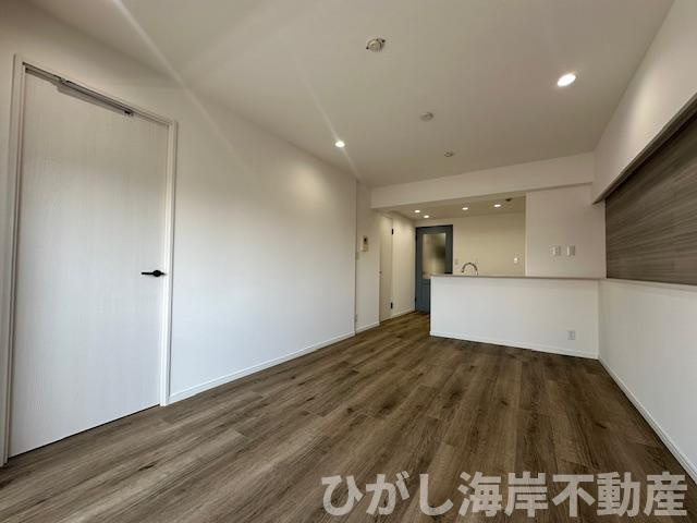 シーサイド片瀬江ノ島の居間・リビング|新規リフォーム完了！12.7帖　LDK