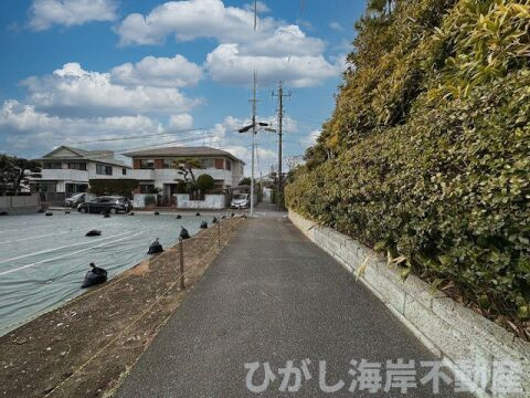 藤沢市鵠沼松が岡４丁目　売地　　全２区画の前面道路含む現地写真|現地外観