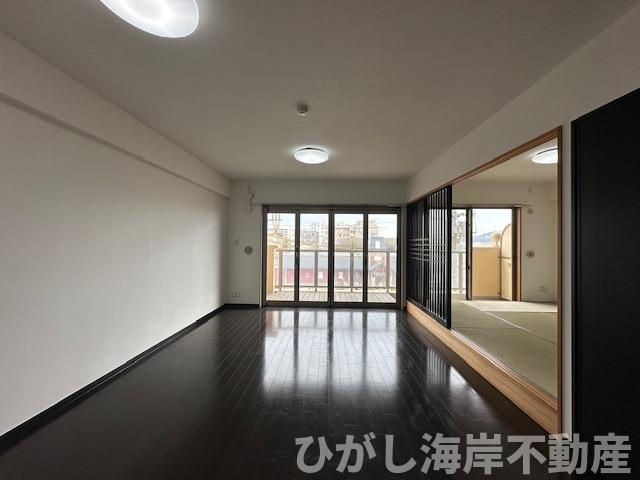 グランシティ湘南海岸のダイニング|新規リフォーム完了！　18.7帖　LDK