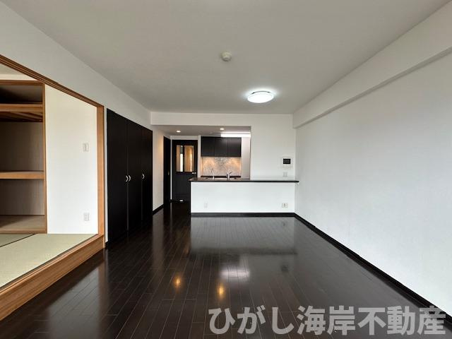 グランシティ湘南海岸の居間・リビング|新規リフォーム完了！　18.7帖　LDK
