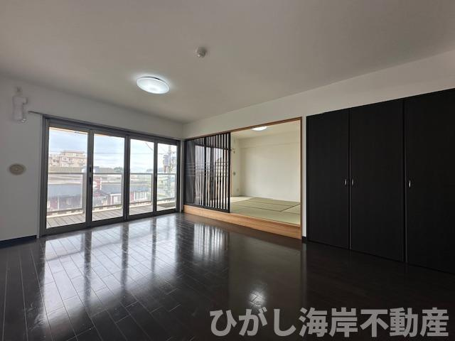 グランシティ湘南海岸の居間・リビング|新規リフォーム完了！　18.7帖　LDK