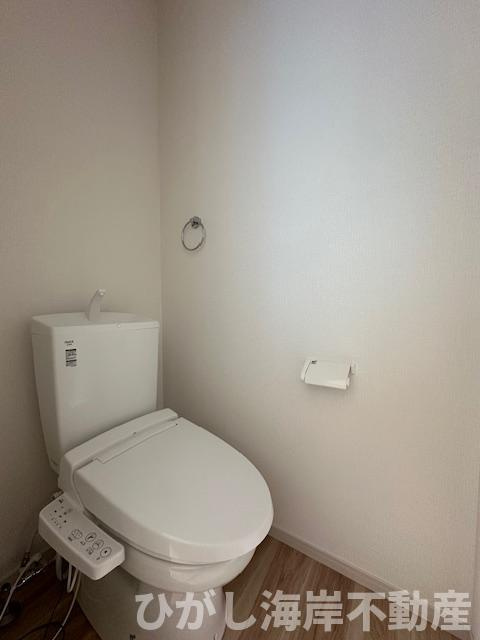 藤沢市片瀬４丁目　新築戸建　全２棟のトイレ|洗浄機能付きお手洗い