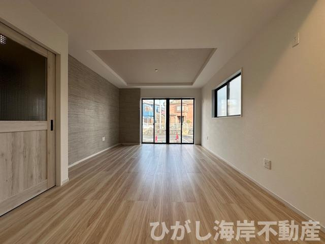 藤沢市片瀬４丁目　新築戸建　全２棟の居間・リビング|19.7帖　吹抜付LDK