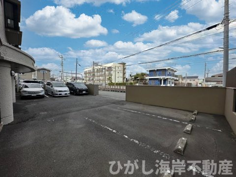 ライオンズマンション片瀬江ノ島第２の駐車場|敷地内駐車スペース