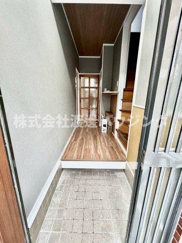 寝屋川市御幸東町一戸建の玄関