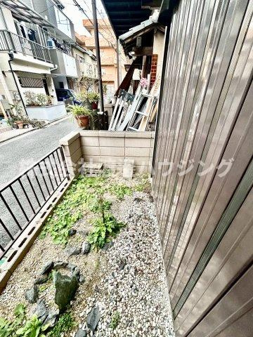 寝屋川市御幸東町一戸建の庭