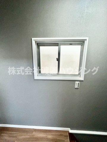 寝屋川市御幸東町一戸建のその他|窓