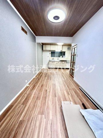 寝屋川市御幸東町一戸建の居間・リビング