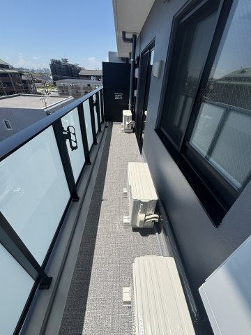 S-RESIDENCE原木中山azureのバルコニー
