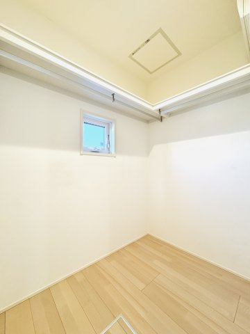 高崎市吉井町下長根　中古住宅の洋室