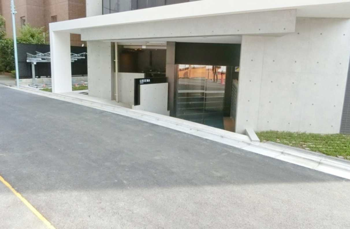 BluRock青葉台　築浅　ペット相談　ネット無料のエントランス