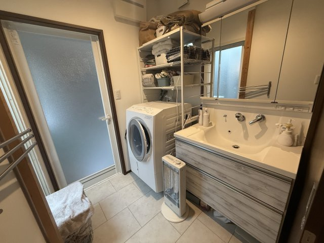 【独立洗面台】 | 【VR公開中】西本ハウス施工の築浅注文住宅｜伴駅徒歩4分｜伴東1丁目4LDK