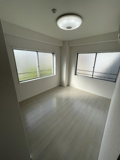 茗荷谷サンハイツの洋室