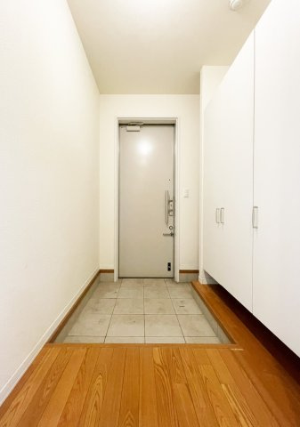 メゾンド・ホルトの玄関