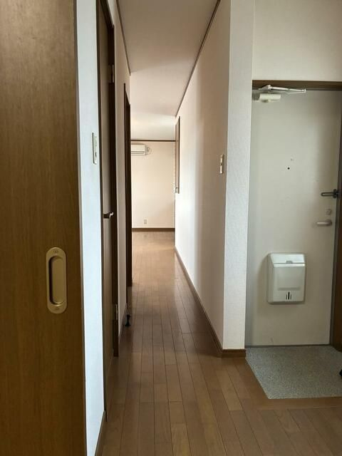 末吉ビル東長町の玄関