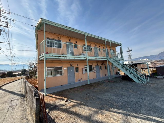 山梨市一棟アパートの外観