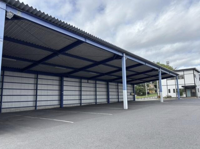 湖南市下田の事務所の駐車場