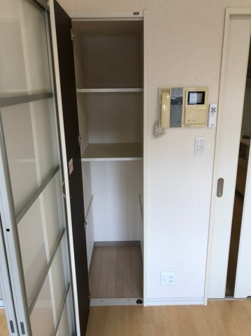 仲介手数料0！！レインボービア記念橋の収納