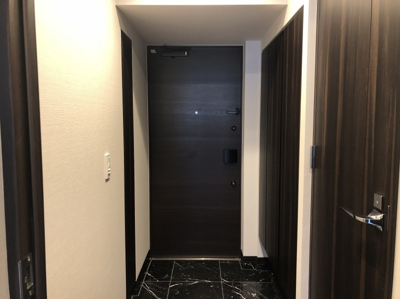 サンクレイドル御苑内藤町の玄関