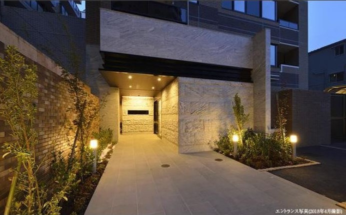 サンクレイドル御苑内藤町のエントランス