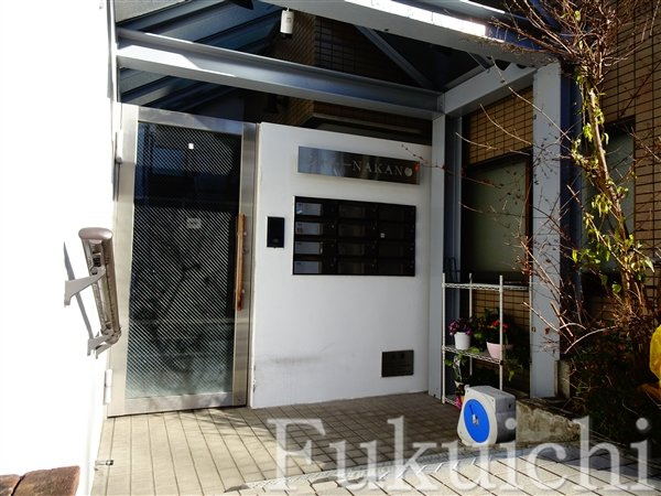 シャトーNAKANOのエントランス